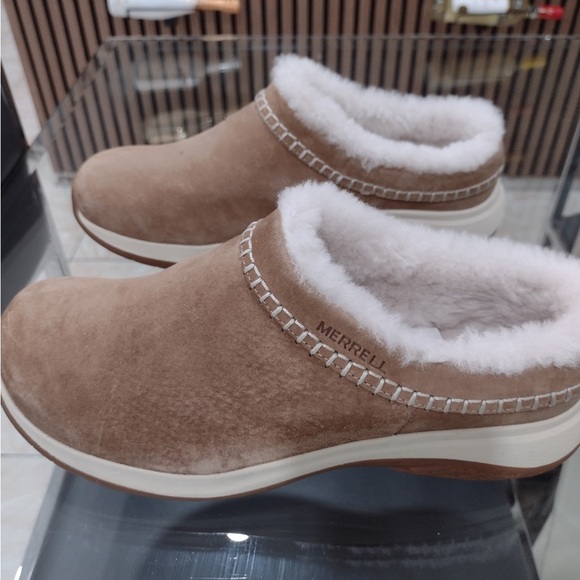Merrell Brown Suede Clogs with Plush White Lining - Picture 1 of 4